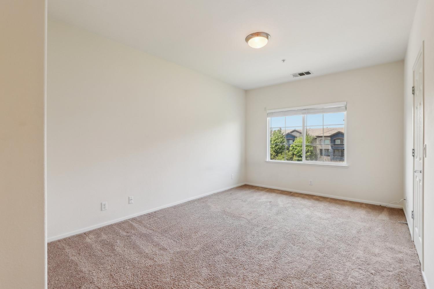 Photo #18: 225042951 Listing: Photo #18
