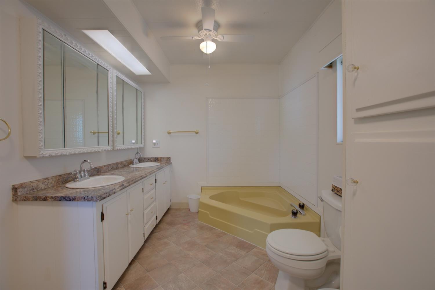 Detail Gallery Image 8 of 46 For 1400 N Tully Rd 60, Turlock,  CA 95380 - 2 Beds | 2 Baths