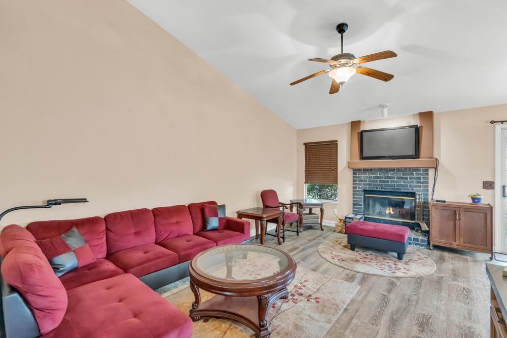 Detail Gallery Image 14 of 40 For 8254 Arroyo Vista Dr, Sacramento,  CA 95823 - 3 Beds | 2 Baths