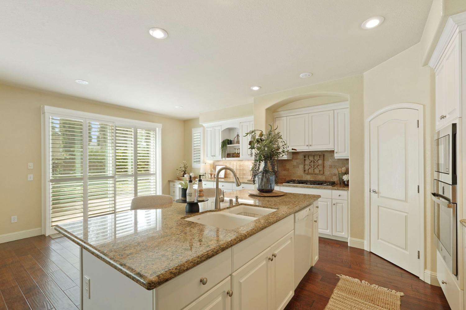 Pinkerton Way, Lodi, California image 13