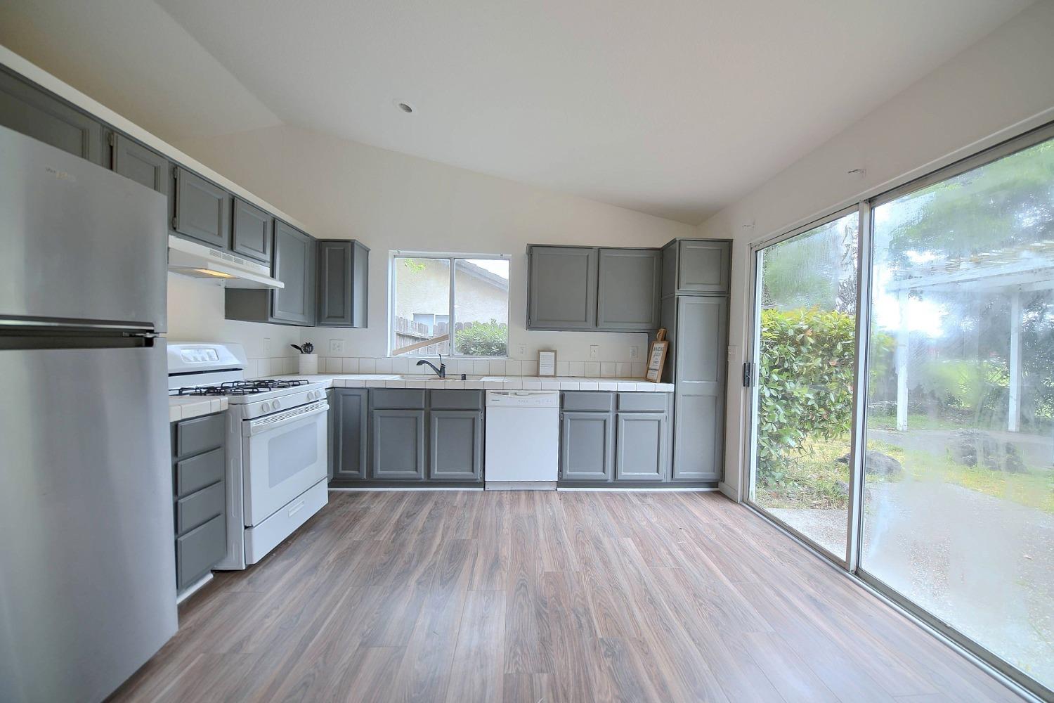 Detail Gallery Image 19 of 83 For 774 Long Barn Dr, Lathrop,  CA 95330 - 3 Beds | 2 Baths