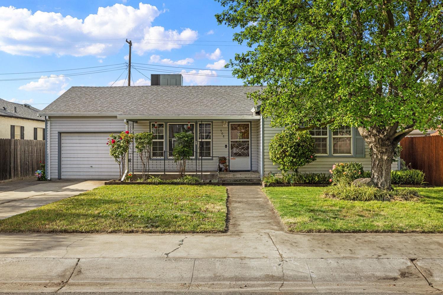 Detail Gallery Image 2 of 40 For 508 Alicante Dr, Lodi,  CA 95240 - 3 Beds | 2 Baths