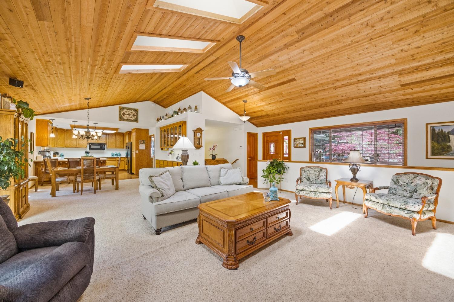 Detail Gallery Image 9 of 73 For 4013 Garnet Rd, Pollock Pines,  CA 95726 - 4 Beds | 3 Baths