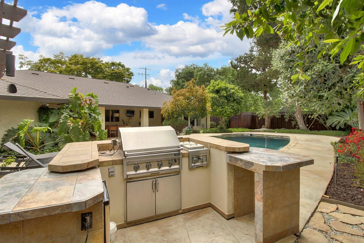 Detail Gallery Image 49 of 56 For 3841 American River Dr, Sacramento,  CA 95864 - 4 Beds | 3 Baths