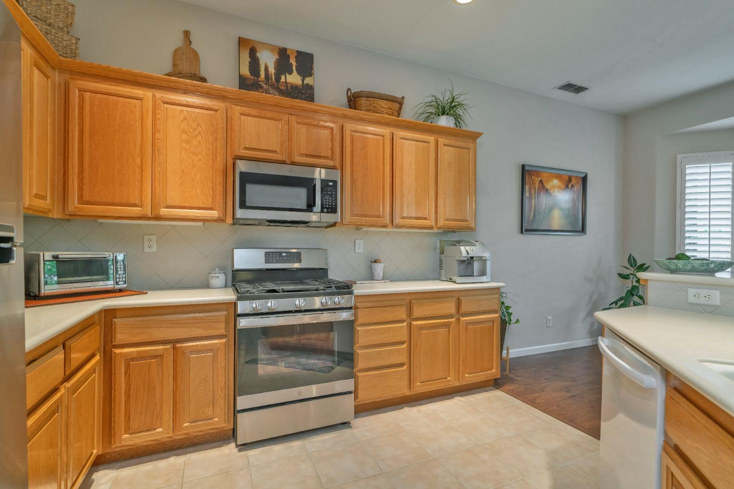 Tahoe Vista Drive, Rocklin, California image 14