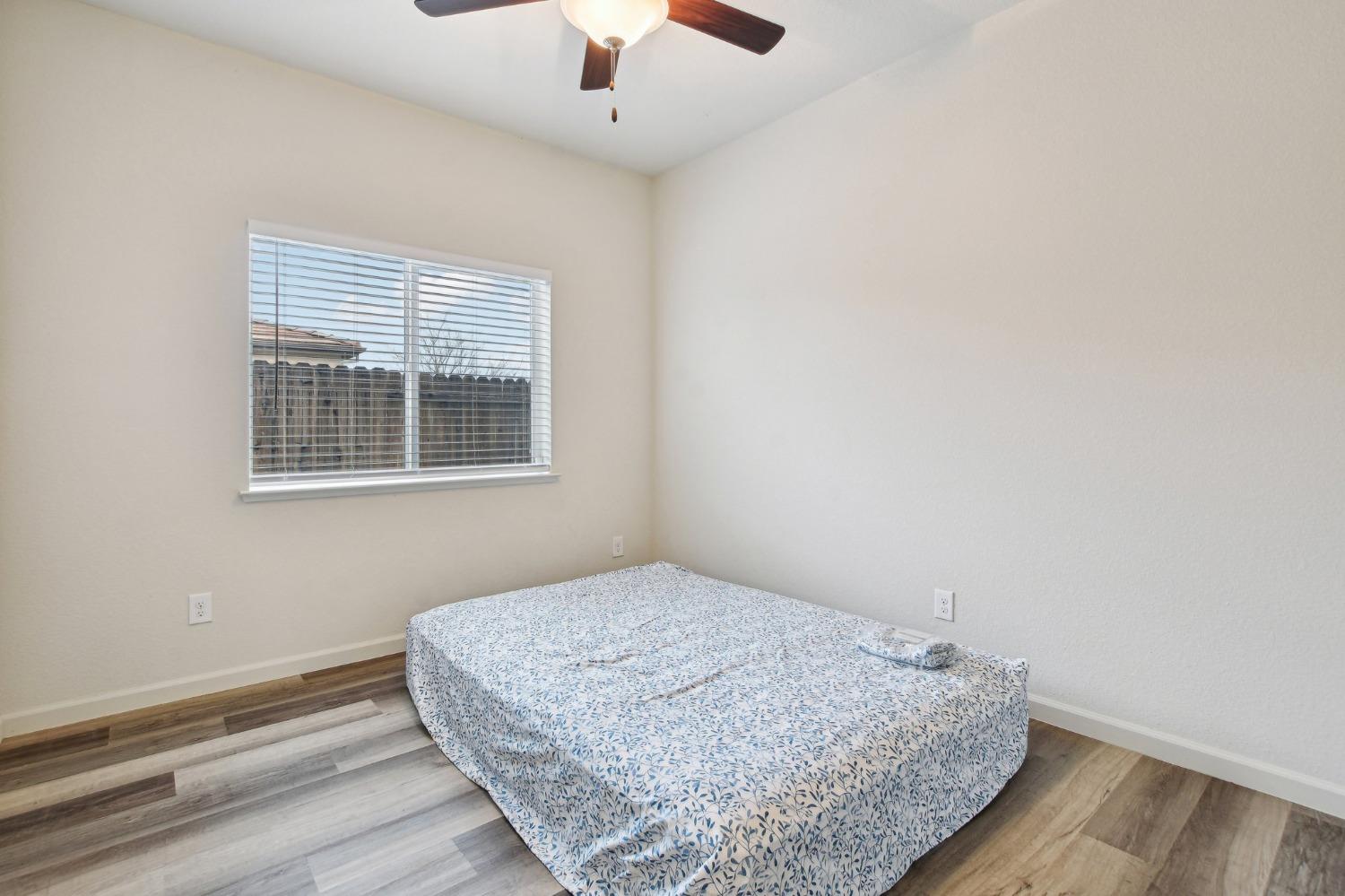 Detail Gallery Image 12 of 19 For 7905 Springarden Way, Sacramento,  CA 95828 - 3 Beds | 2 Baths