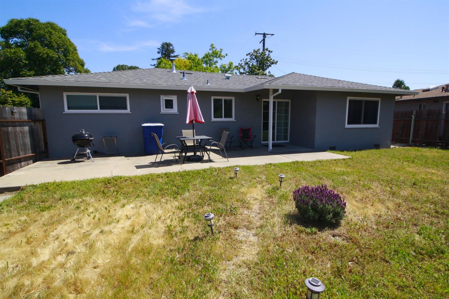 Detail Gallery Image 35 of 54 For 2221 Middleberry Rd, Sacramento,  CA 95815 - 3 Beds | 2 Baths
