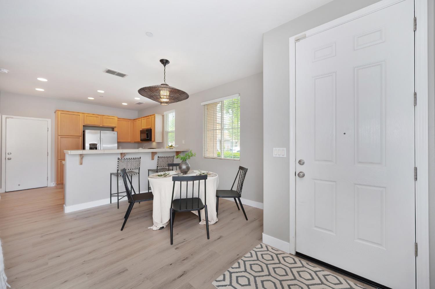 Photo #8: 225045944 Listing: Photo #8