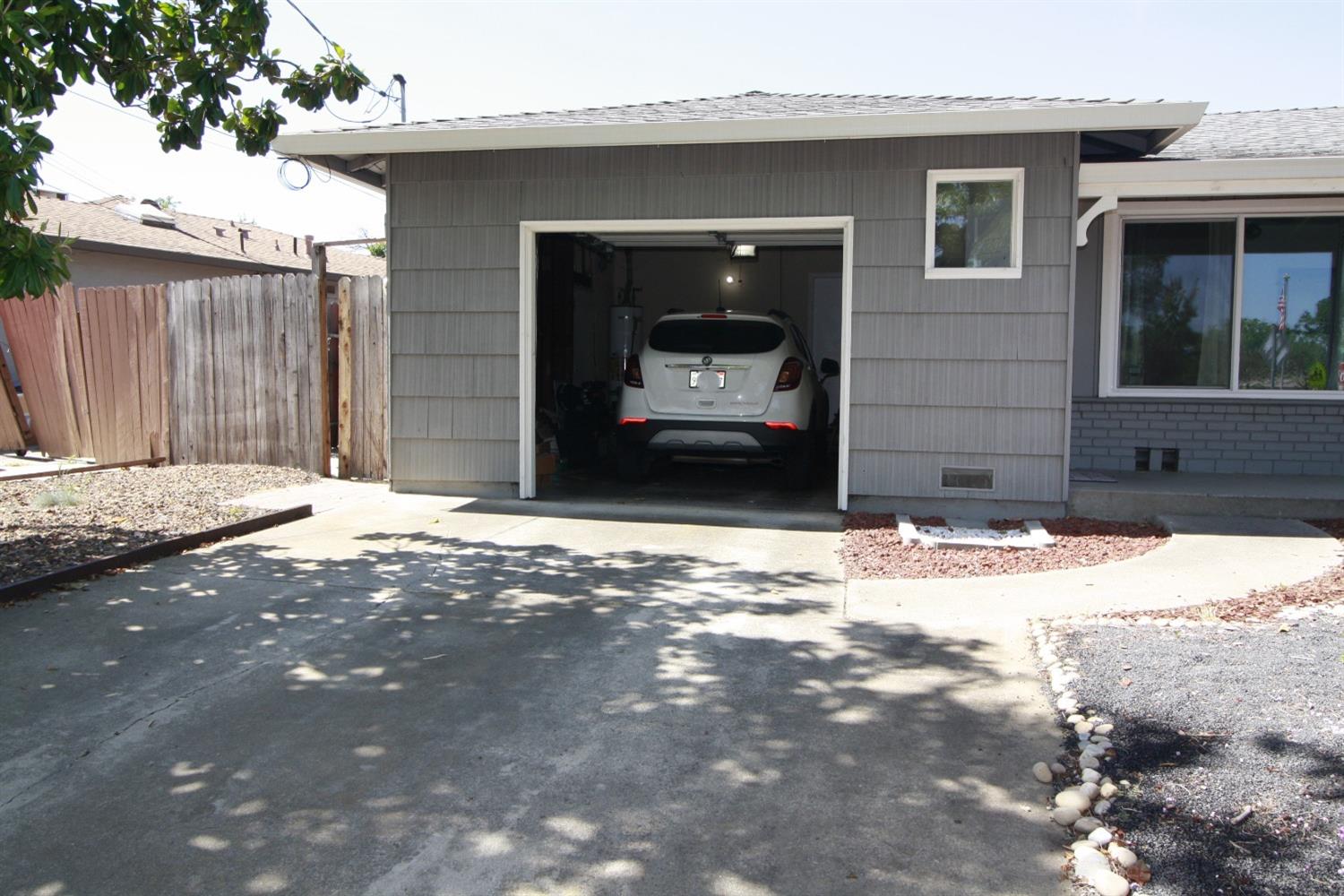 Detail Gallery Image 37 of 54 For 2221 Middleberry Rd, Sacramento,  CA 95815 - 3 Beds | 2 Baths