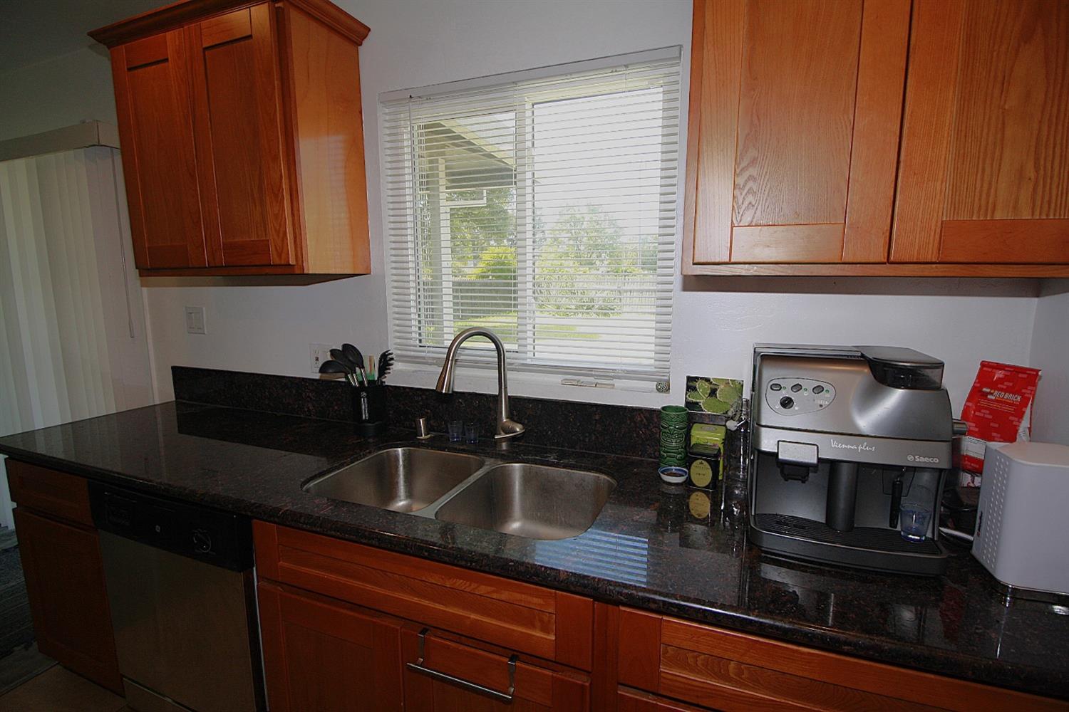Detail Gallery Image 15 of 54 For 2221 Middleberry Rd, Sacramento,  CA 95815 - 3 Beds | 2 Baths