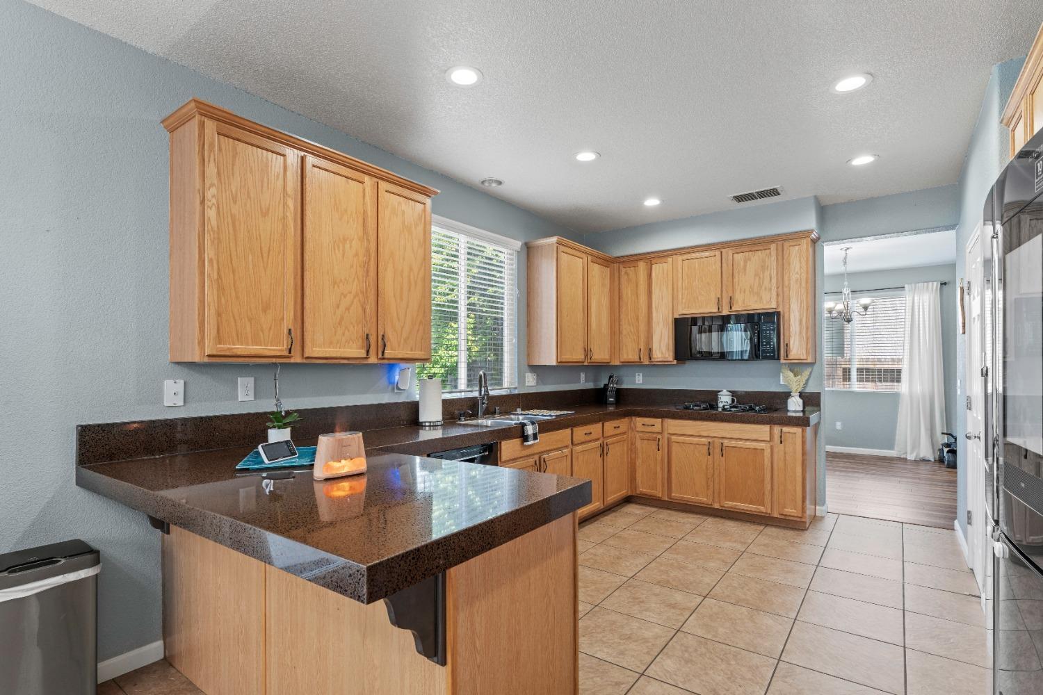 Detail Gallery Image 17 of 64 For 1968 Maverick Dr, Plumas Lake,  CA 95961 - 4 Beds | 3 Baths