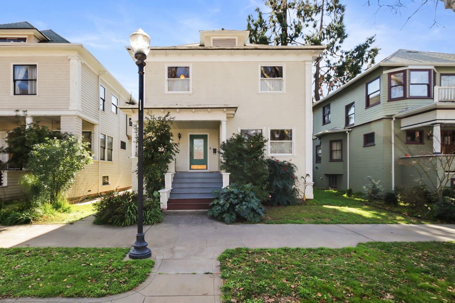Detail Gallery Image 1 of 58 For 2322 I St, Sacramento,  CA 95816 - 4 Beds | 2 Baths