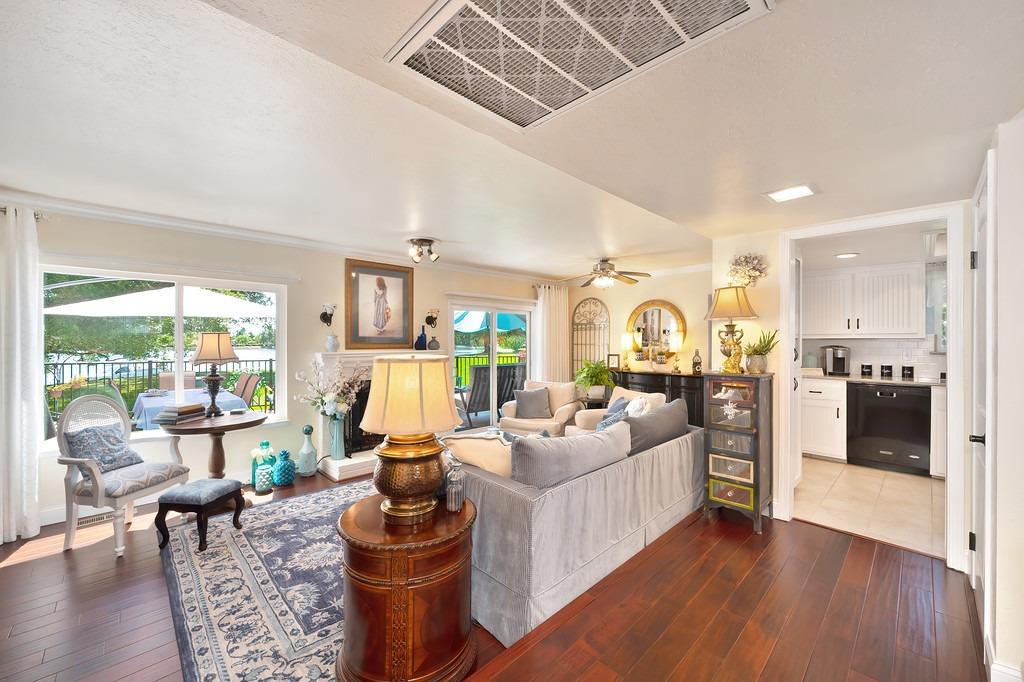 Photo #6: 225054009 Listing: Photo #6