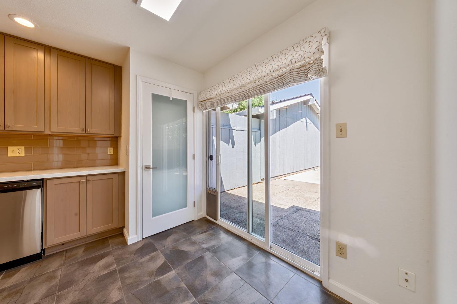 Photo #15: 225047542 Listing: Photo #15
