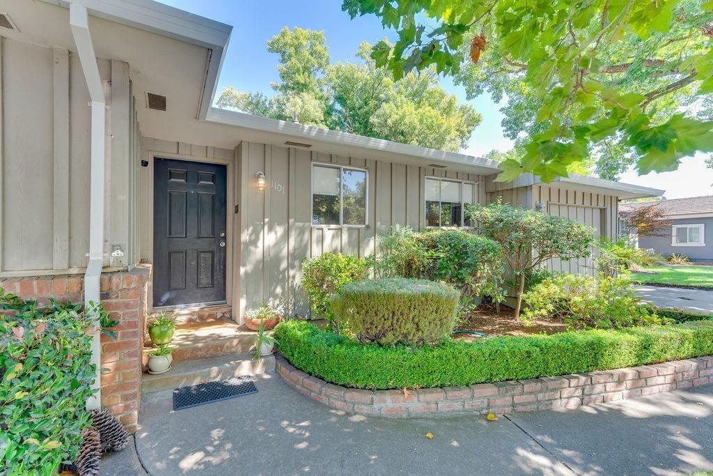 Detail Gallery Image 2 of 36 For 5741 Lonsdale Dr, Sacramento,  CA 95822 - – Beds | – Baths