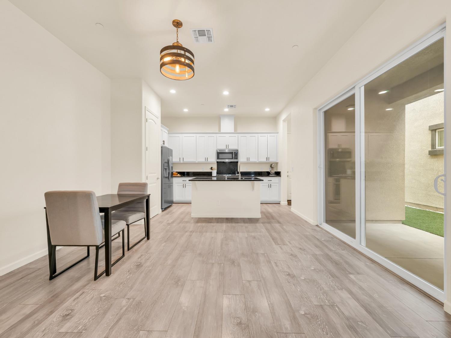 Hovnanian Drive, Sacramento, California image 14