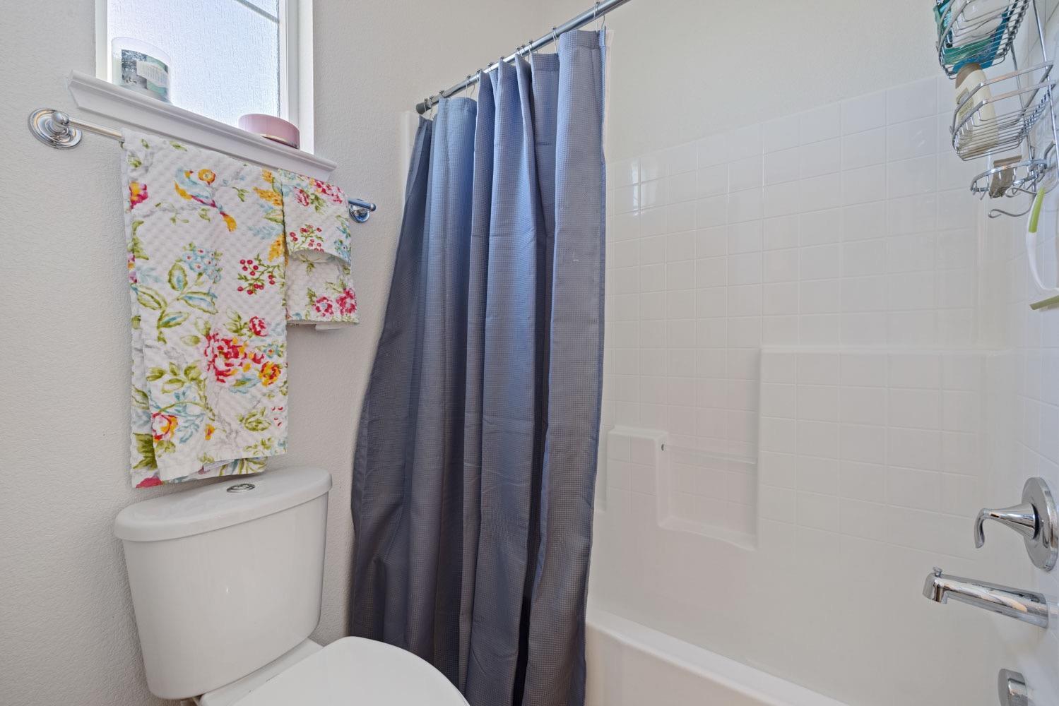 Detail Gallery Image 17 of 67 For 2320 Emigrant Pl, Manteca,  CA 95337 - 4 Beds | 3/1 Baths