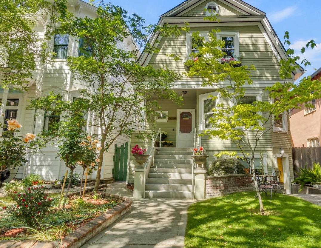 Detail Gallery Image 5 of 91 For 2321 H St, Sacramento,  CA 95816 - 4 Beds | 2 Baths