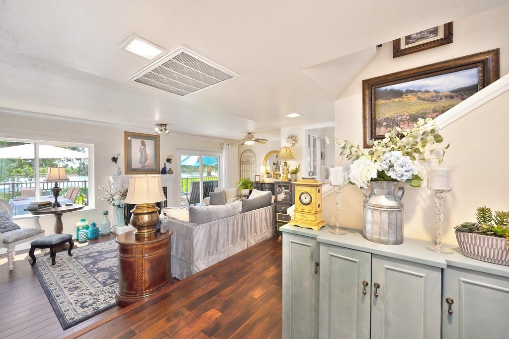Photo #5: 225054009 Listing: Photo #5