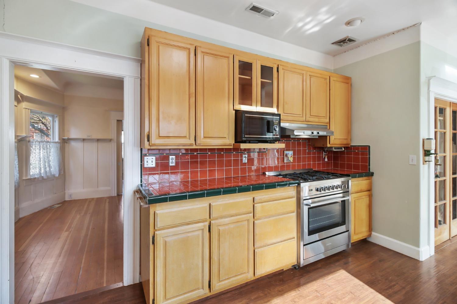 Detail Gallery Image 15 of 58 For 2322 I St, Sacramento,  CA 95816 - 4 Beds | 2 Baths