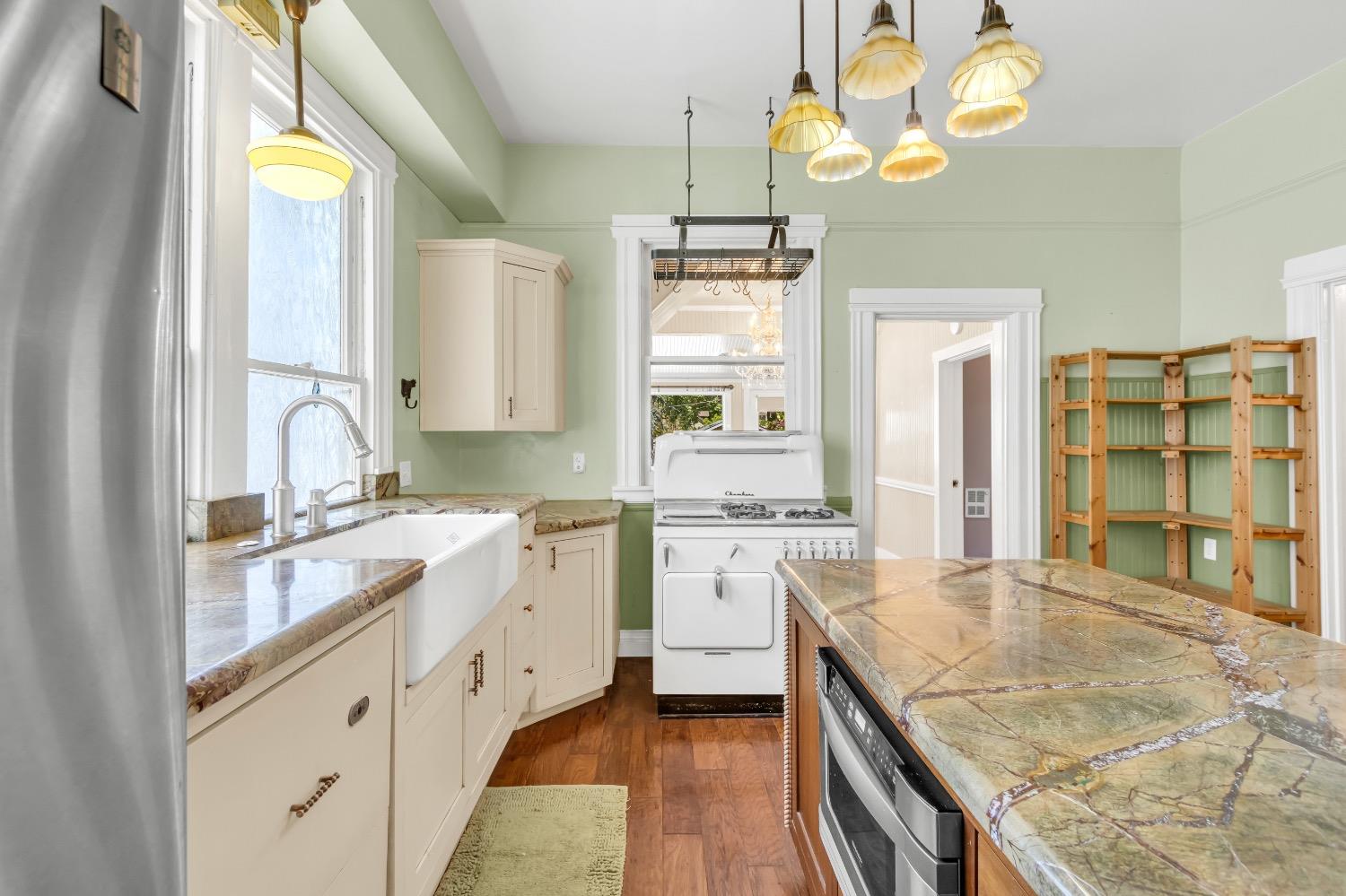 Detail Gallery Image 28 of 91 For 2321 H St, Sacramento,  CA 95816 - 4 Beds | 2 Baths