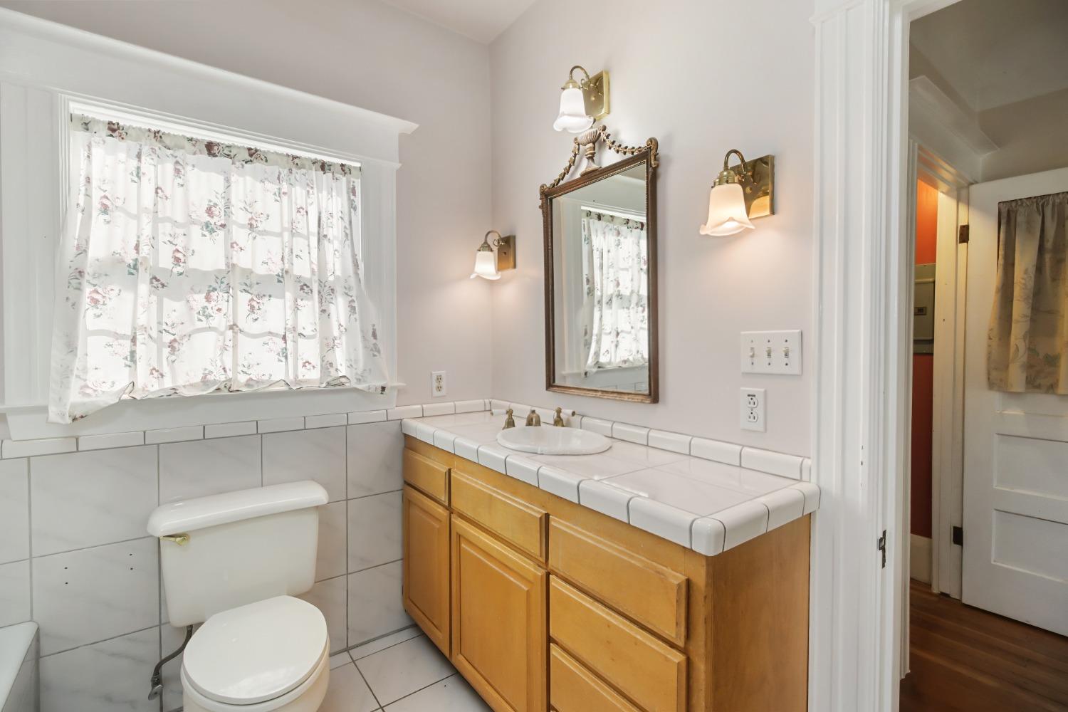 Detail Gallery Image 29 of 58 For 2322 I St, Sacramento,  CA 95816 - 4 Beds | 2 Baths