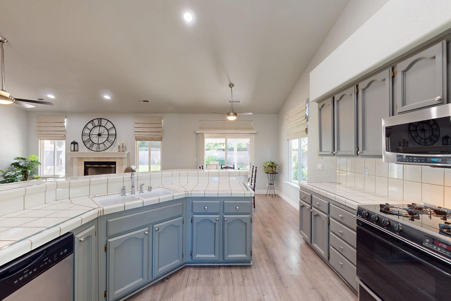 Yorktown Drive, Yuba City, California image 19