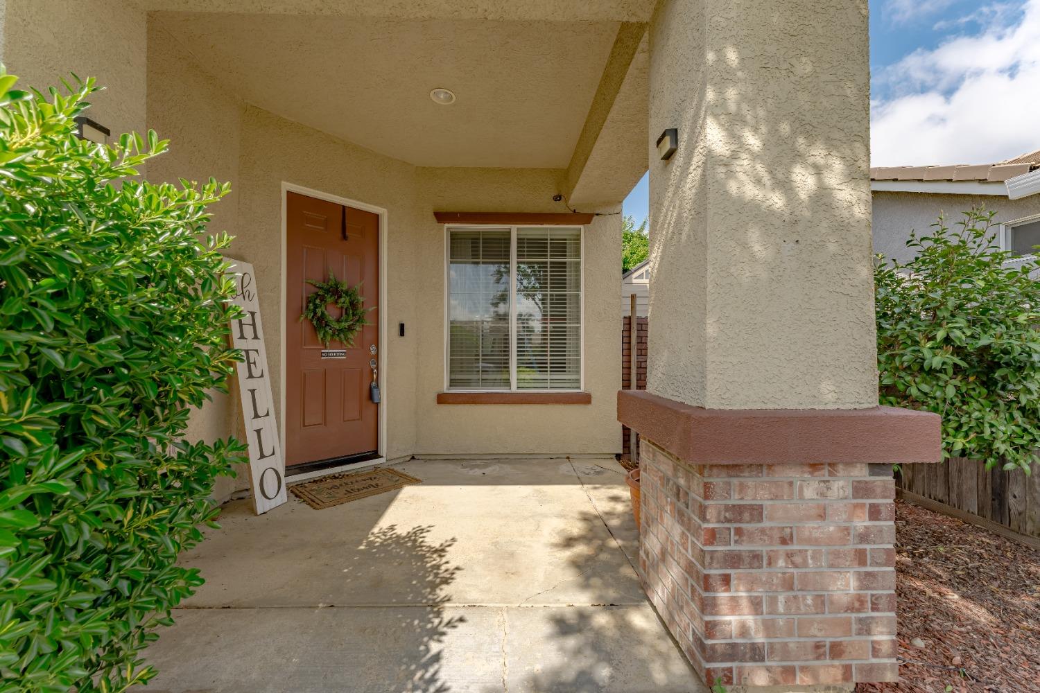 Detail Gallery Image 5 of 64 For 1968 Maverick Dr, Plumas Lake,  CA 95961 - 4 Beds | 3 Baths