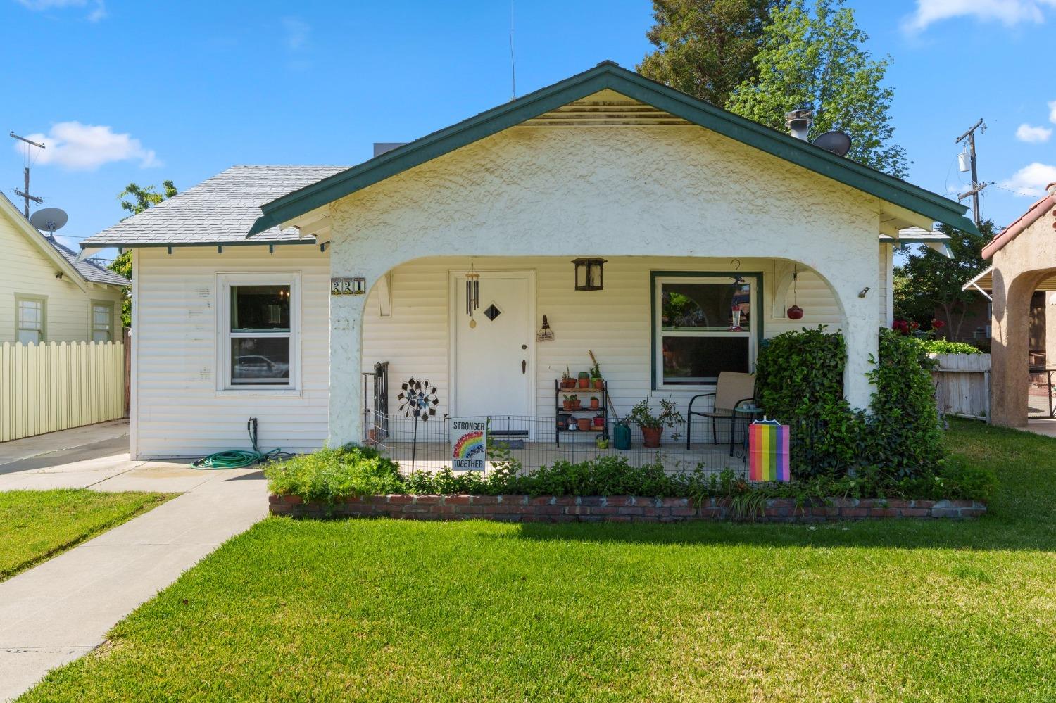 College Avenue, Coalinga, California image 1
