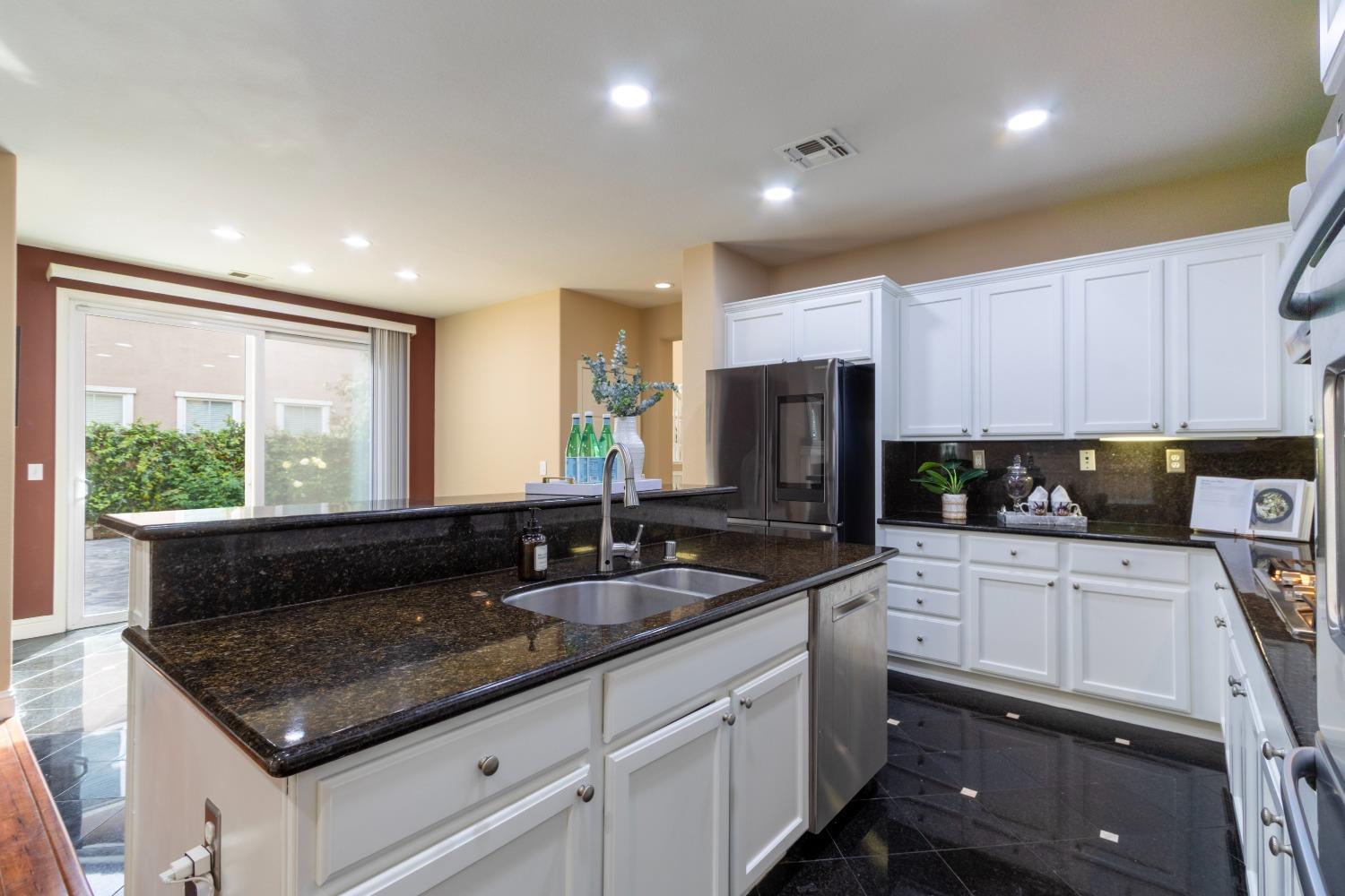Detail Gallery Image 17 of 68 For 382 S Central Pkwy, Mountain House,  CA 95391 - 4 Beds | 4 Baths