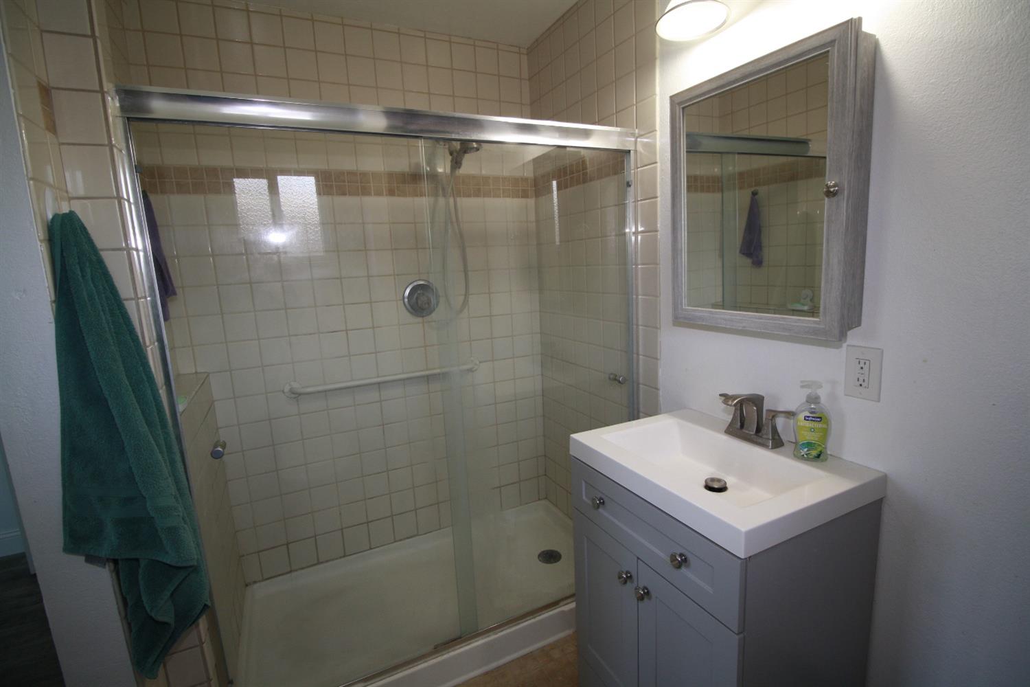 Detail Gallery Image 22 of 54 For 2221 Middleberry Rd, Sacramento,  CA 95815 - 3 Beds | 2 Baths