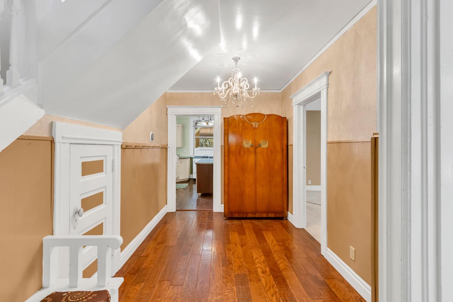 Detail Gallery Image 10 of 91 For 2321 H St, Sacramento,  CA 95816 - 4 Beds | 2 Baths