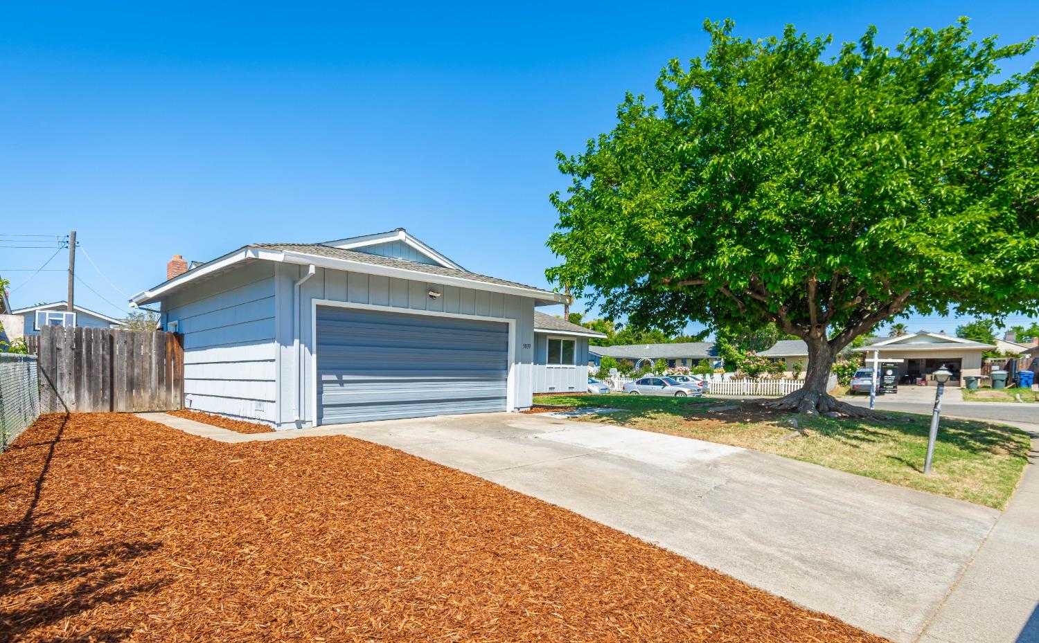 Detail Gallery Image 6 of 28 For 5039 Dingman Cir, Sacramento,  CA 95823 - 4 Beds | 2 Baths