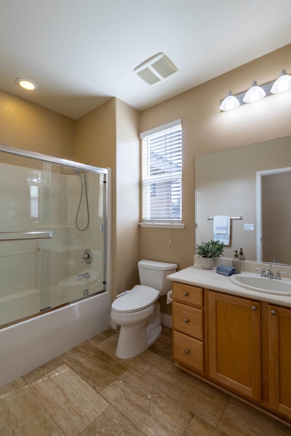 Detail Gallery Image 35 of 68 For 382 S Central Pkwy, Mountain House,  CA 95391 - 4 Beds | 4 Baths