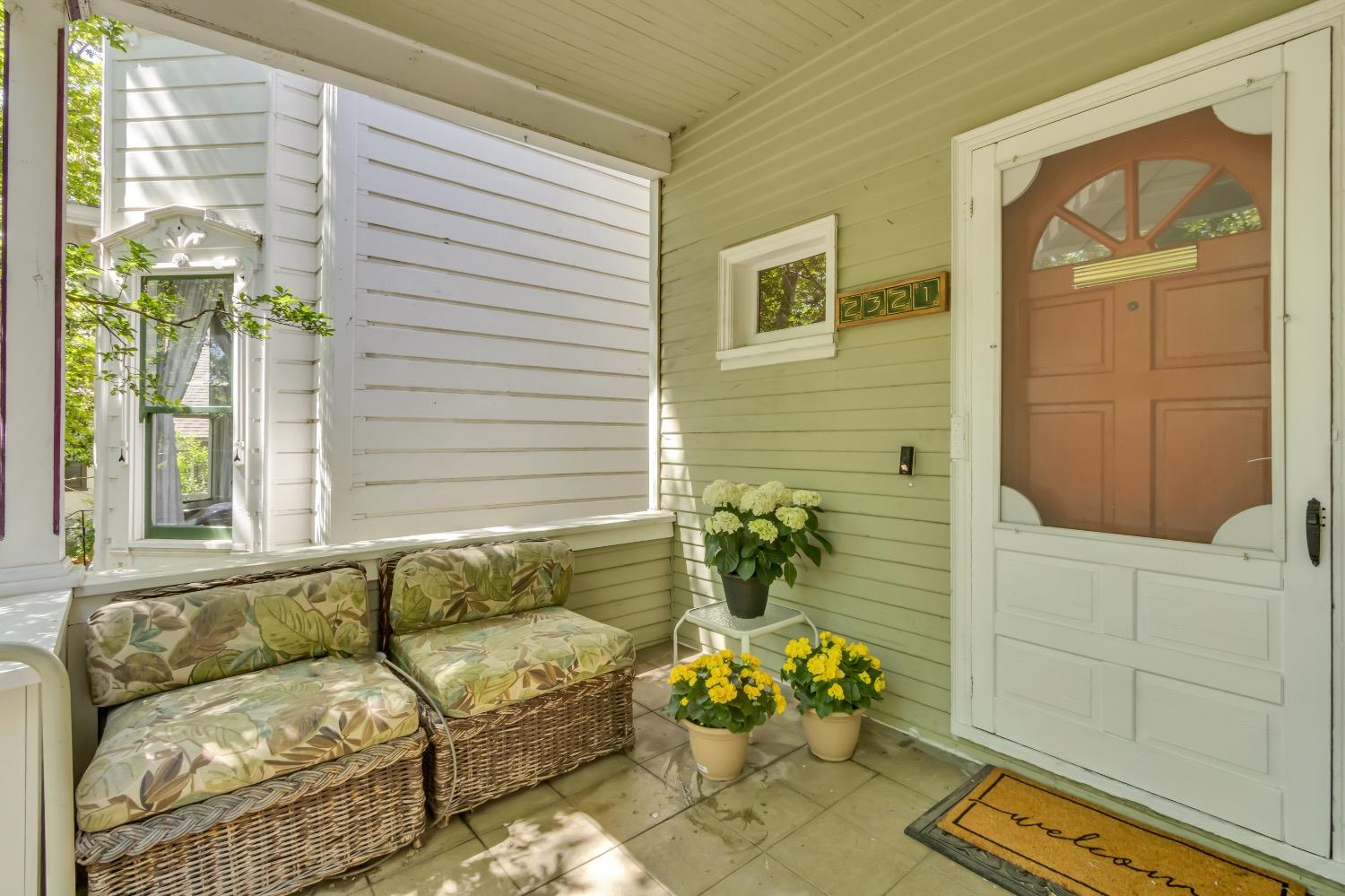 Detail Gallery Image 9 of 91 For 2321 H St, Sacramento,  CA 95816 - 4 Beds | 2 Baths