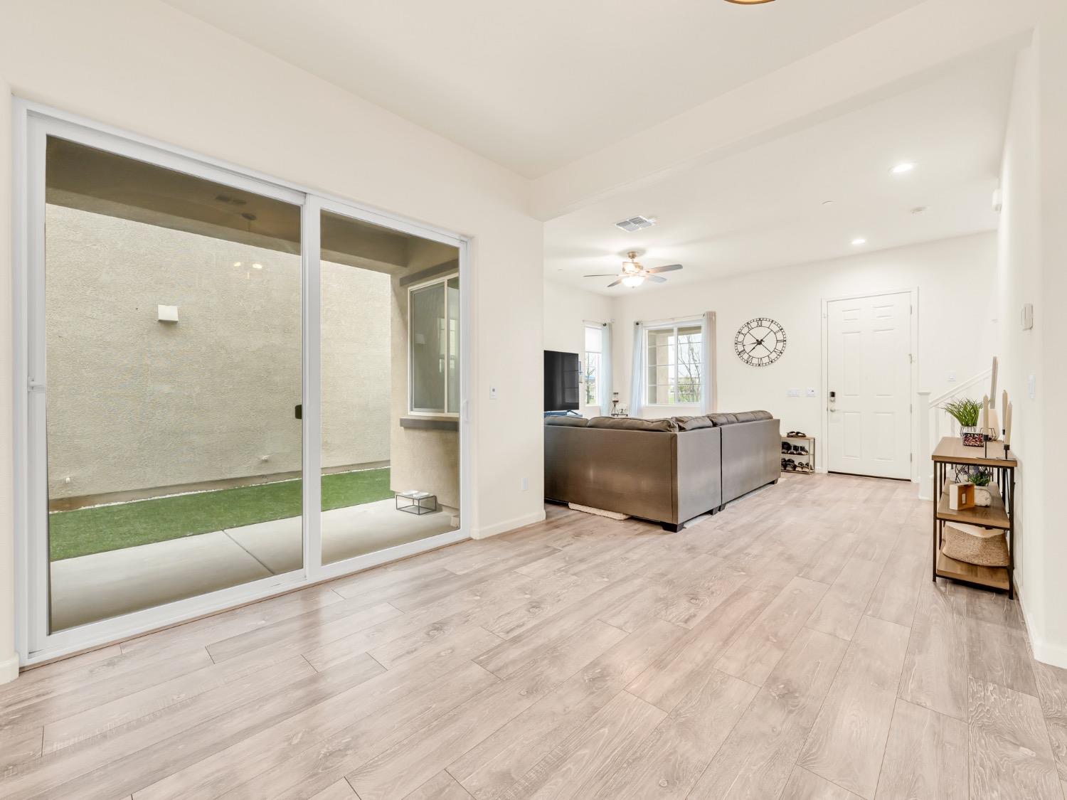 Hovnanian Drive, Sacramento, California image 12