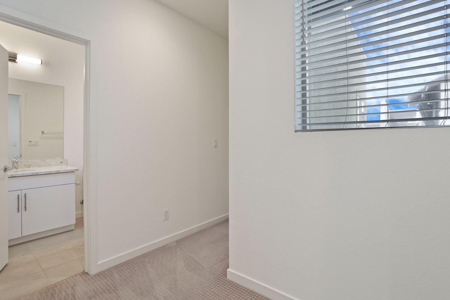 Photo #21: 225053792 Listing: Photo #21