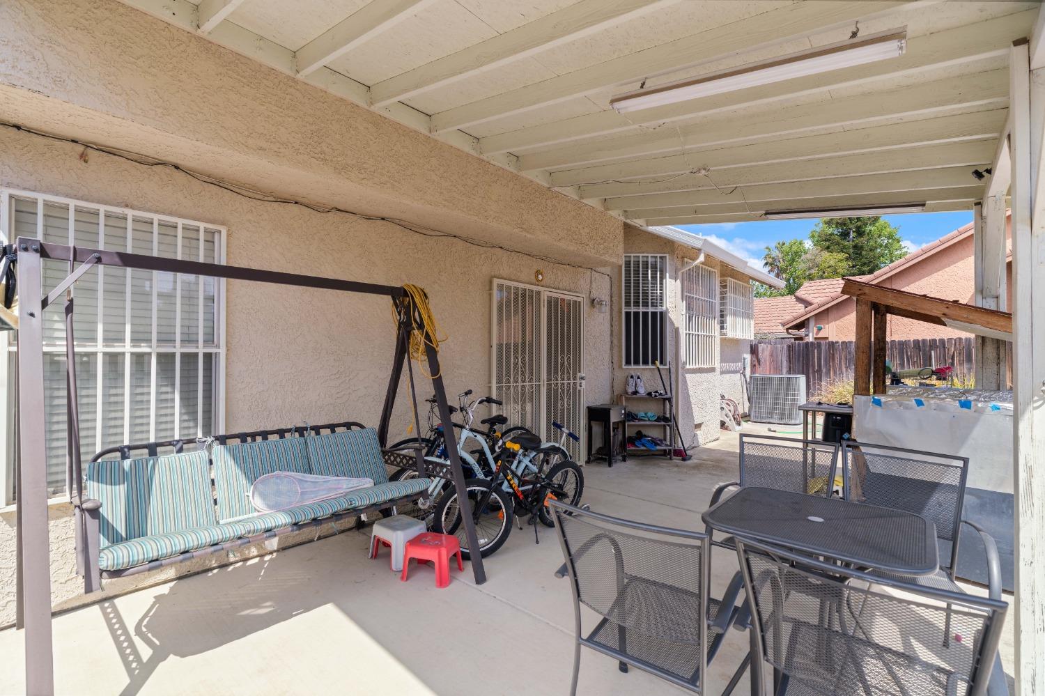 Pine Oaks Court, Sacramento, California image 35