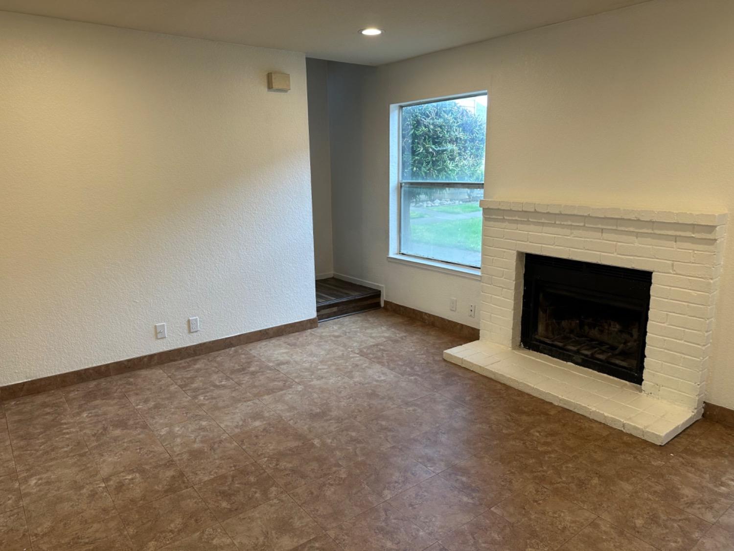 Photo #5: 225054126 Listing: Photo #5