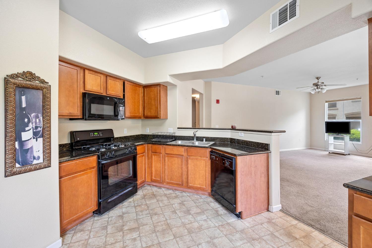 Photo #8: 225054575 Listing: Photo #8