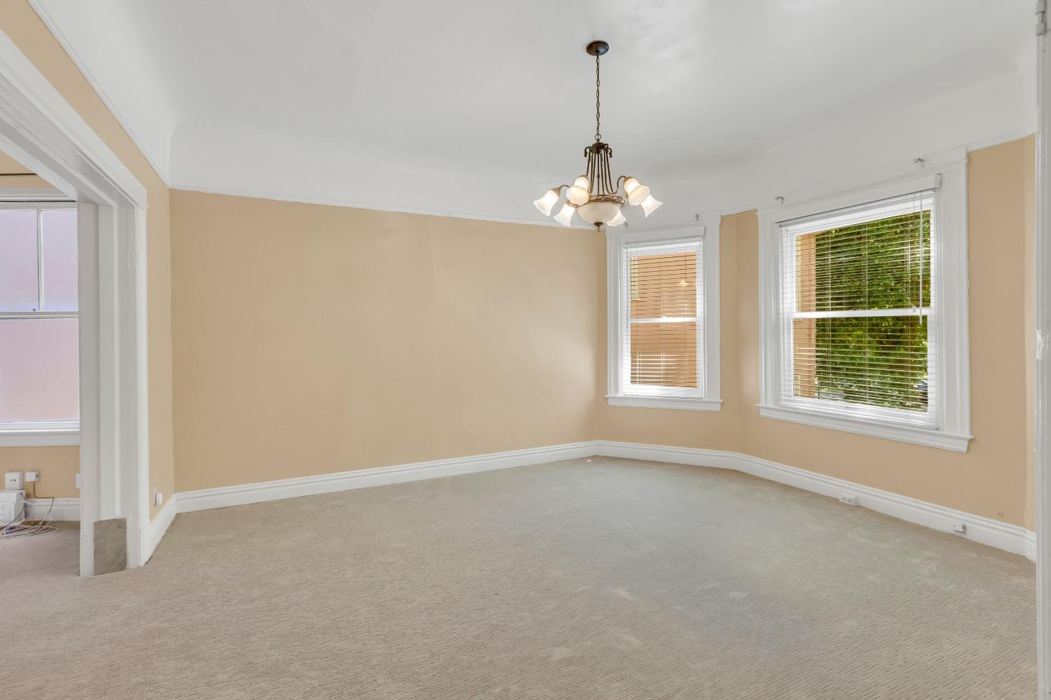 Detail Gallery Image 13 of 91 For 2321 H St, Sacramento,  CA 95816 - 4 Beds | 2 Baths