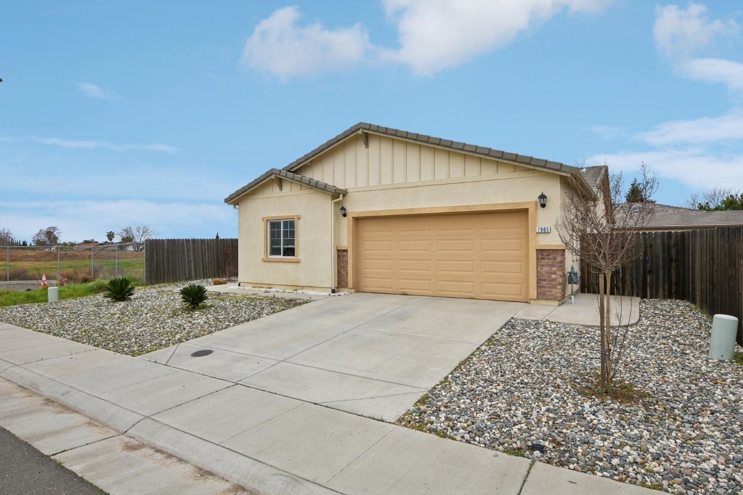 Detail Gallery Image 3 of 19 For 7905 Springarden Way, Sacramento,  CA 95828 - 3 Beds | 2 Baths