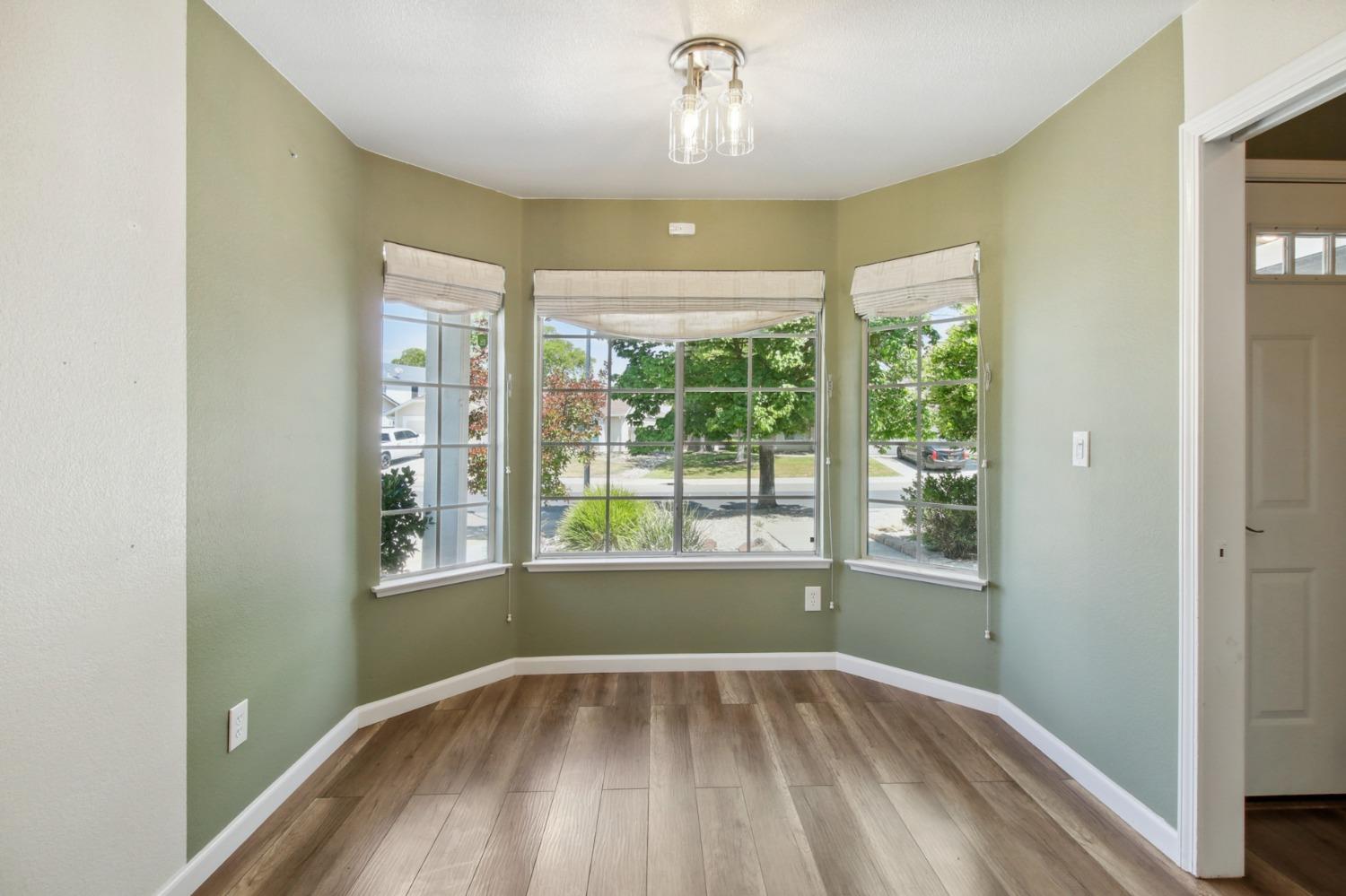 Lakespring Way, Sacramento, California image 20