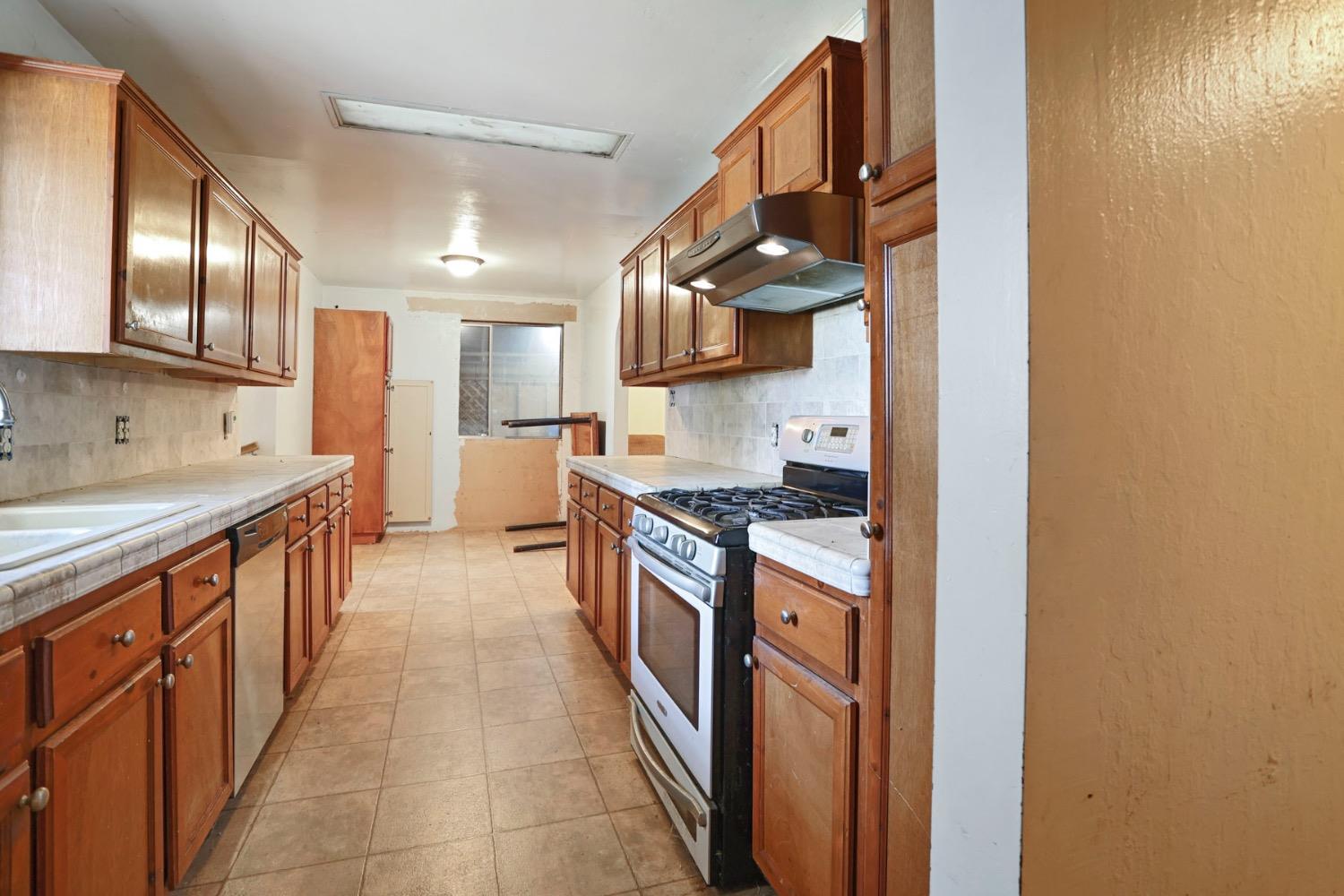 Detail Gallery Image 2 of 38 For 6039 Mio Ct, Rio Linda,  CA 95673 - 3 Beds | 2 Baths