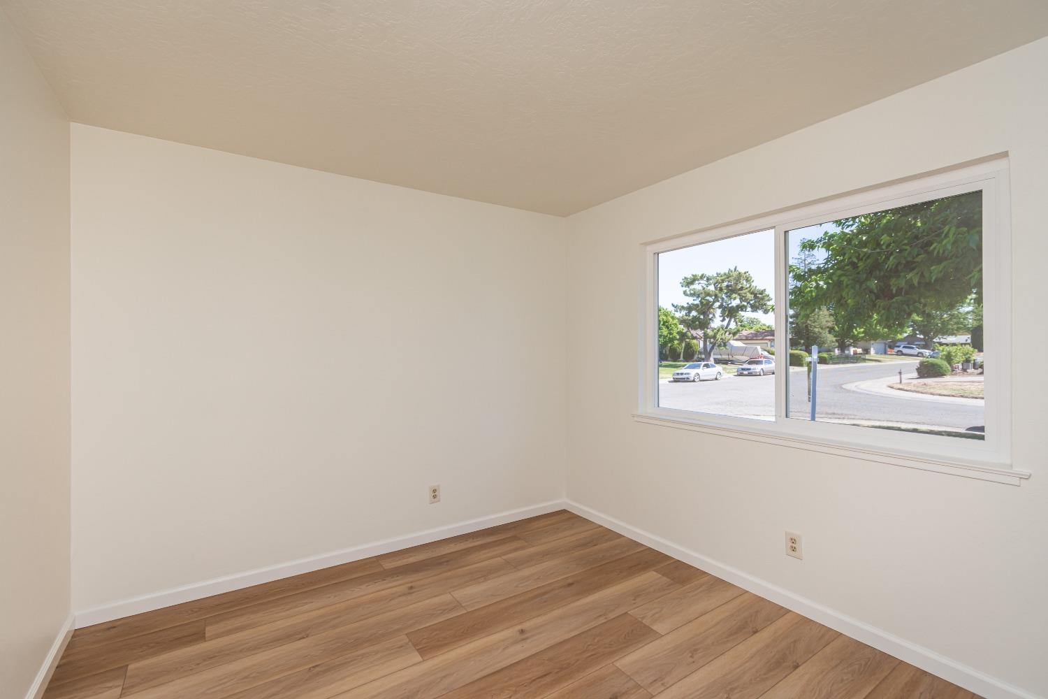 Detail Gallery Image 23 of 28 For 5039 Dingman Cir, Sacramento,  CA 95823 - 4 Beds | 2 Baths