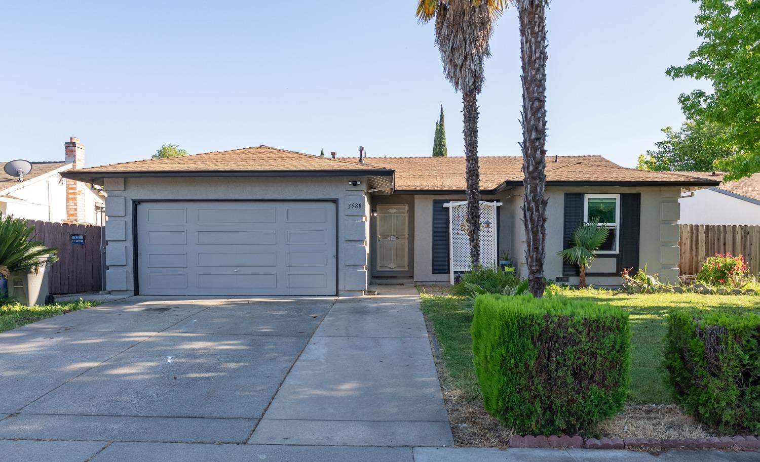 Detail Gallery Image 1 of 33 For 3988 Robinridge Way, Sacramento,  CA 95823 - 3 Beds | 2 Baths