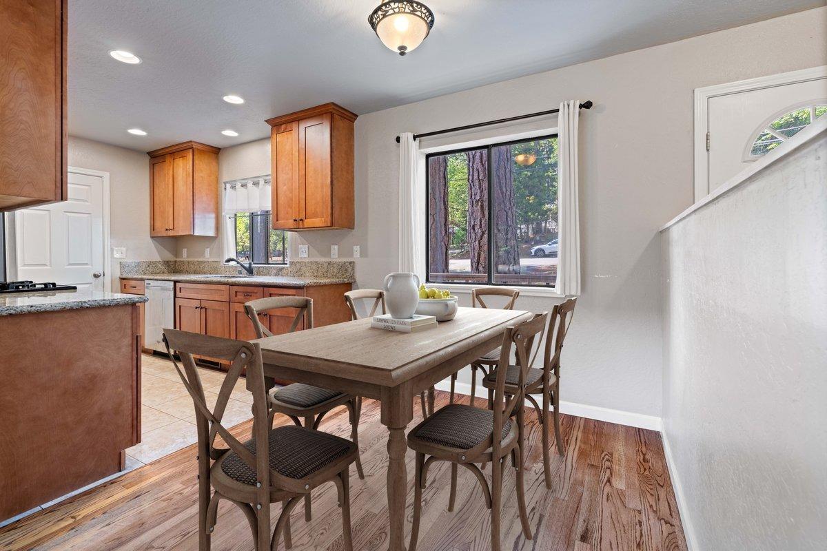 Detail Gallery Image 5 of 43 For 5820 Sierra Springs Dr, Pollock Pines,  CA 95726 - 3 Beds | 2 Baths