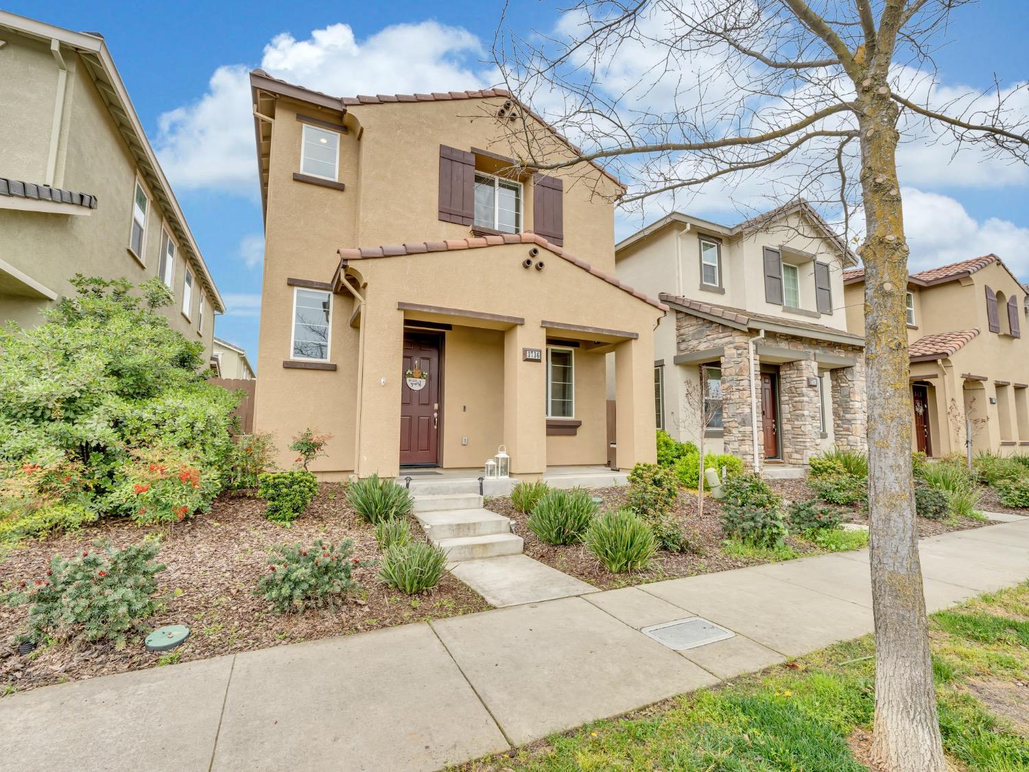 Hovnanian Drive, Sacramento, California image 2