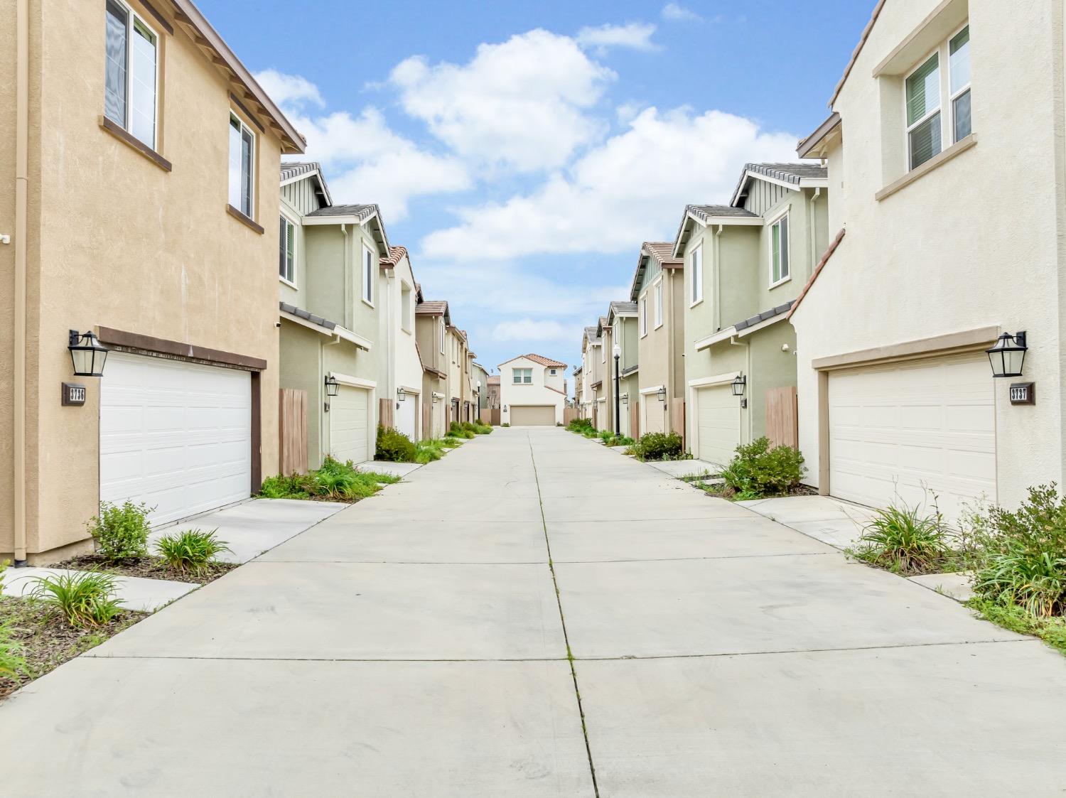 Hovnanian Drive, Sacramento, California image 39