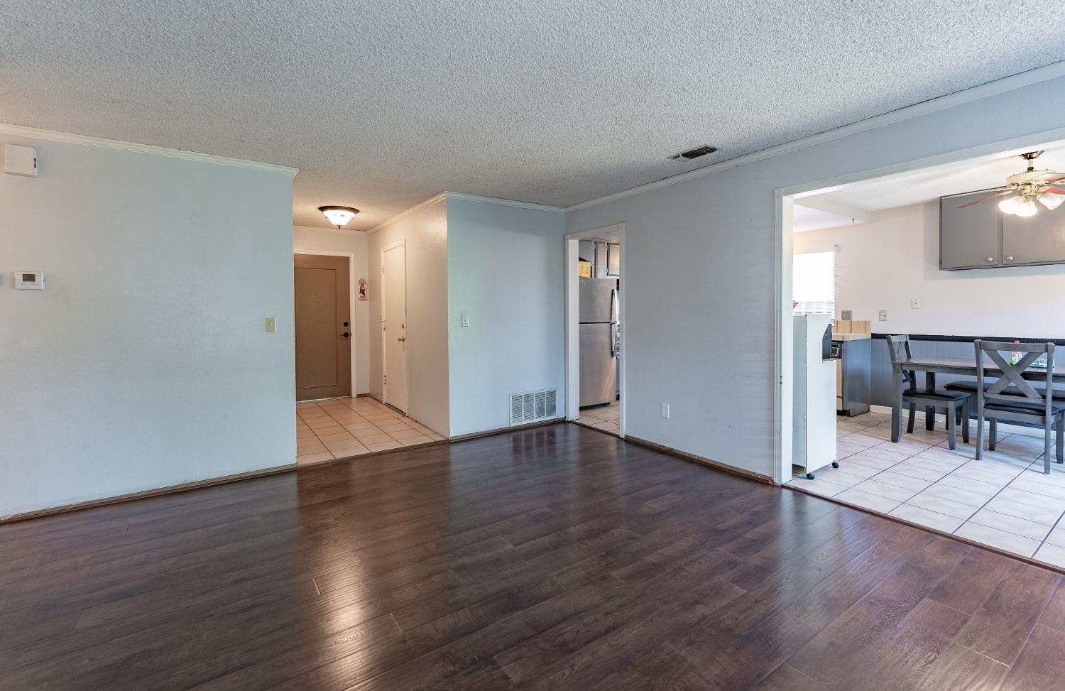 Detail Gallery Image 13 of 33 For 3988 Robinridge Way, Sacramento,  CA 95823 - 3 Beds | 2 Baths
